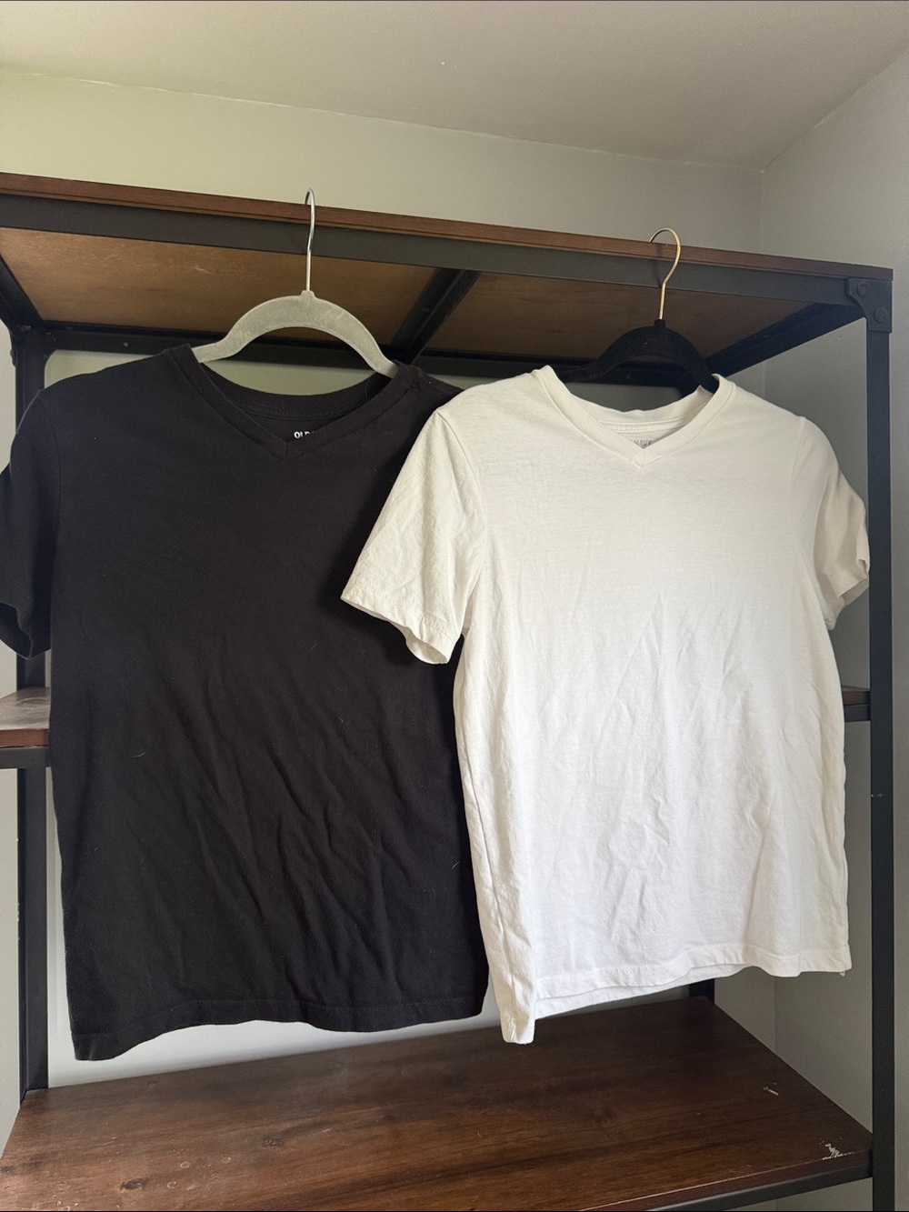 Old Navy Kids Short Sleeve V-Neck Tees in Black & White